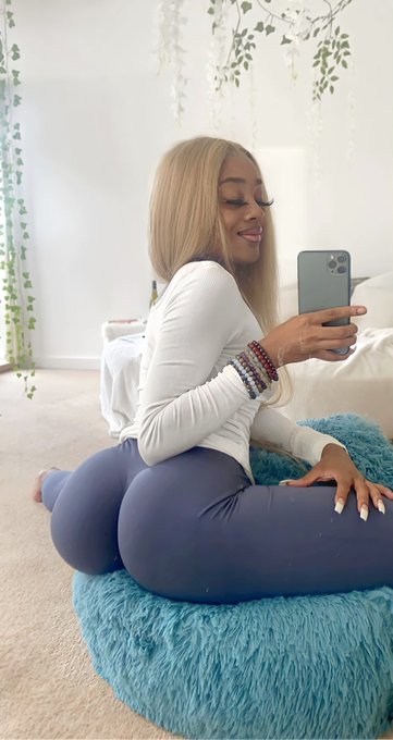 miss bubble butt https://t.co/qnElbWbsRq