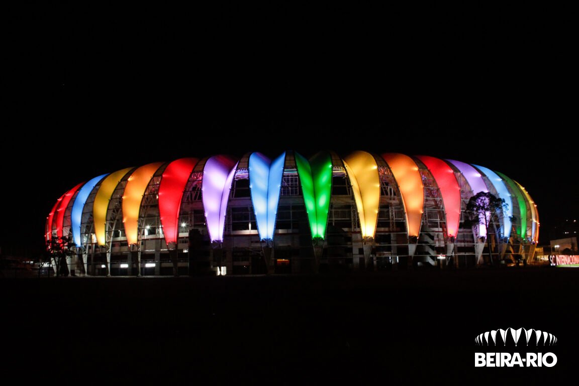 Estádio Beira-Rio iluminado com as cores da bandeira LGBTQIA+! 🏟️🏳️‍🌈
#orgulholgbt #DiaDoOrgulho