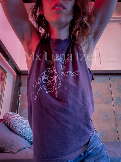 Do my underarms make you drool? Yeah, me too. 🤤  I love my hairy body. https://t.co/qRdWVDHIpO