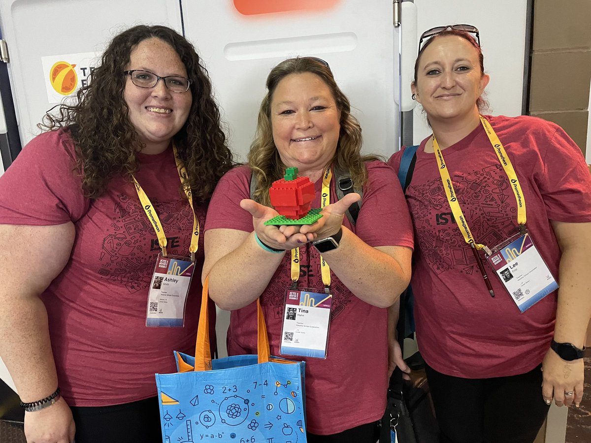 HahnTeaching1st's tweet photo. Great time playing with legos!!
#legoeducation  #learningthroughplay #ISTELive22 #kokomowildkats @mrs_smith1012 @HLeeFritz https://t.co/DBDFMz8VJ4