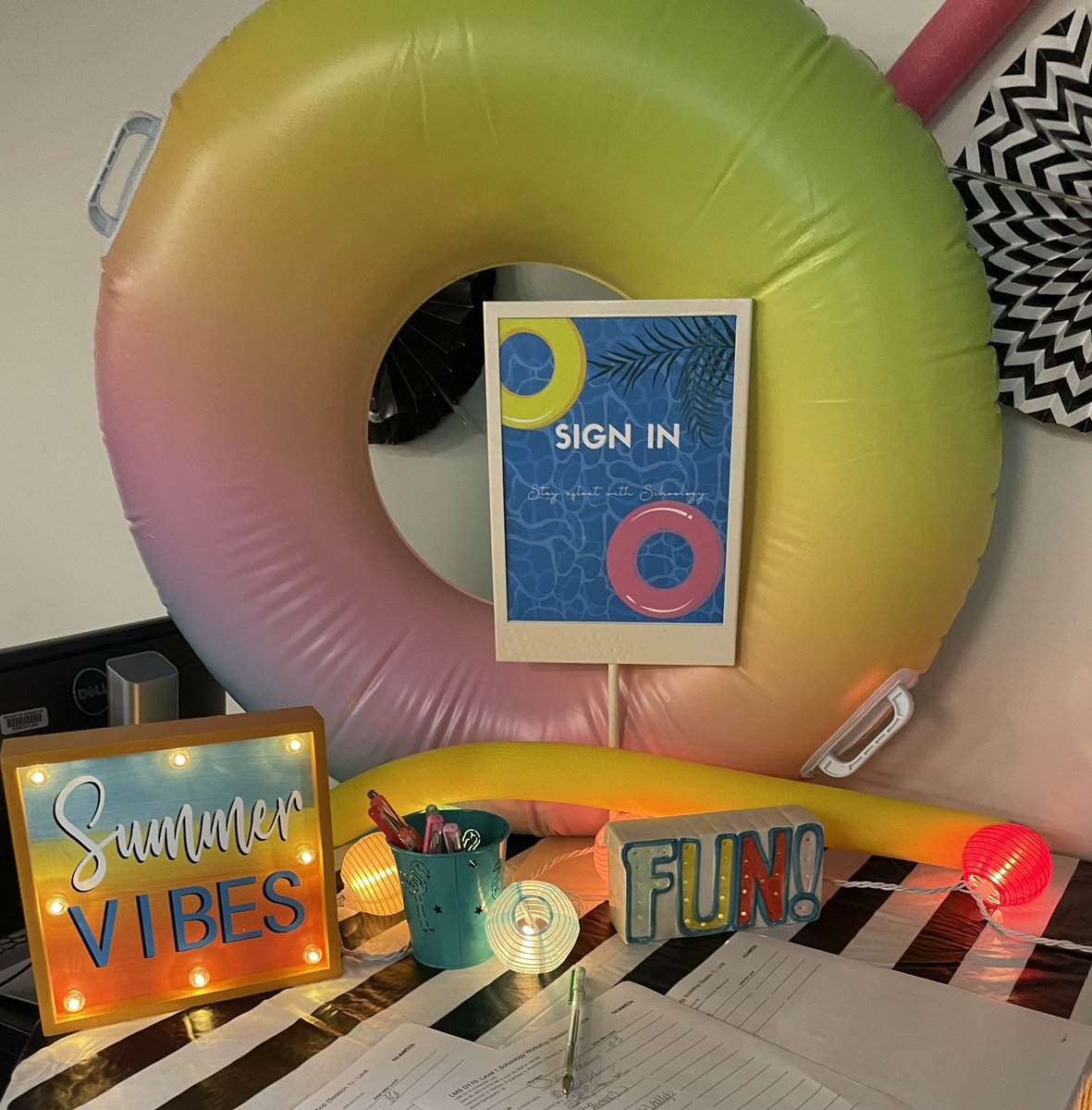 JRushing223's tweet image. Our first summer session: Stay Afloat with Schoology, was a success!! #DISDTechnology #schoology #LMS #edtech #blendedlearning @JRushing223 @SweetyTechy @dlrwilliams @Schoology
