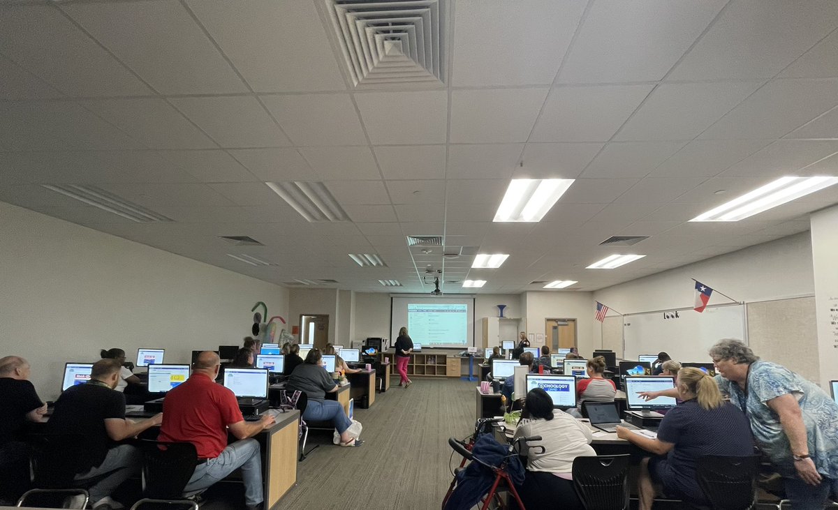JRushing223's tweet image. Our first summer session: Stay Afloat with Schoology, was a success!! #DISDTechnology #schoology #LMS #edtech #blendedlearning @JRushing223 @SweetyTechy @dlrwilliams @Schoology