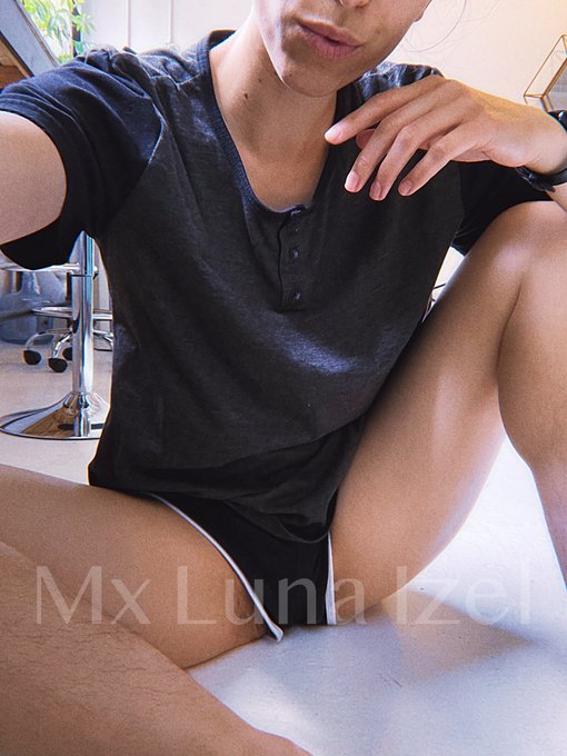 Some post yoga peek-a-bush for your Saturday scrolling. This is also your cue to send me a double digit