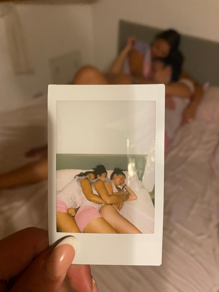 Lorenapascuaal's tweet photo. Donde caben 2, caben 3 y en este 2x2 llevan cabiendo 3 nueve preciosos meses ❤❤❤
@Sarii_15 @NoeliaTrenado https://t.co/RottISr0CE