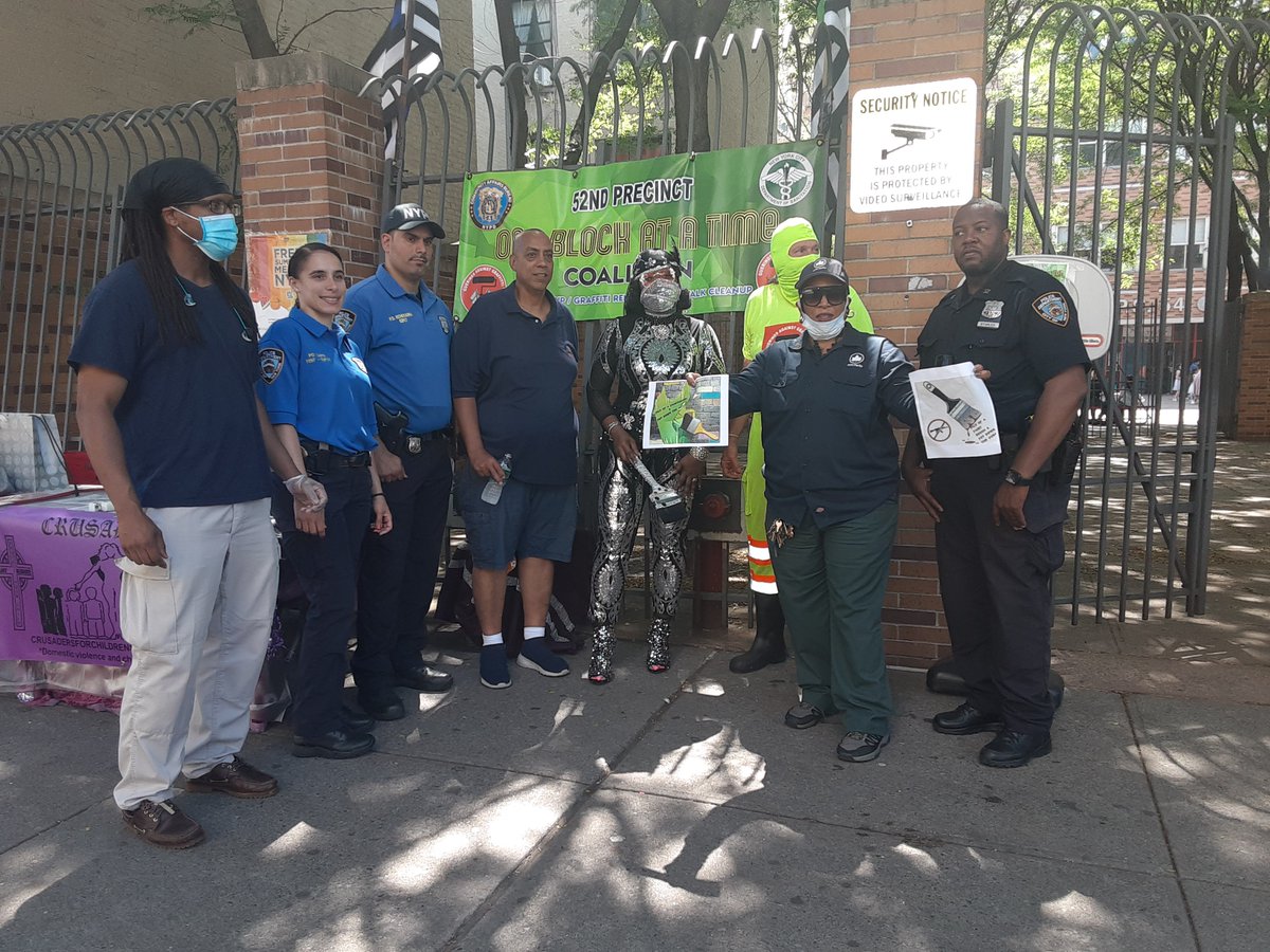 One Block At A Time Coalition event on June 17, 2022 Here are some more pictures from that day. Featuring: The Entire One Block Coalition Team 2022, Pix11 News, NYPD Community Affairs Officer Capo & Echevarria, with NYC Parks Department #GAGNYC   #ONEBLOCKATATIME #CleanUp #Bronx 