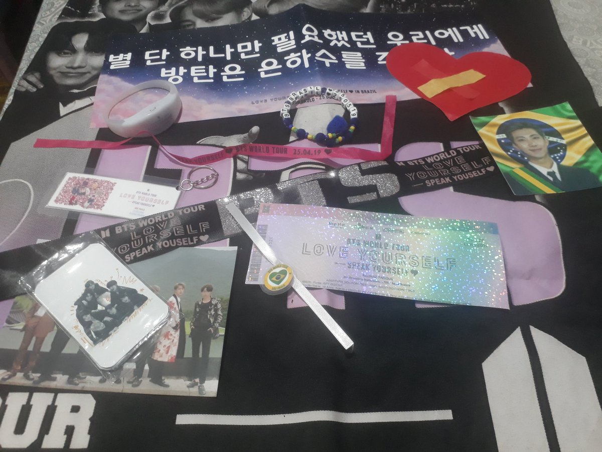 DoonaGuk97's tweet photo. 🇧🇷Vendo DVD Love Yourself São Paulo Completo e com pin da pré venda. Acompanha alguns itens q comprei no show de brinde.
R$ 800,sem frete.
Reservo com certeza da compra
Primeira venda📌
Me chama na dm se tiver interessado,q mandarei mas fotos. 
@BtstradeBR @vendabts
 @BtsVendas https://t.co/3kWrTZUAzx