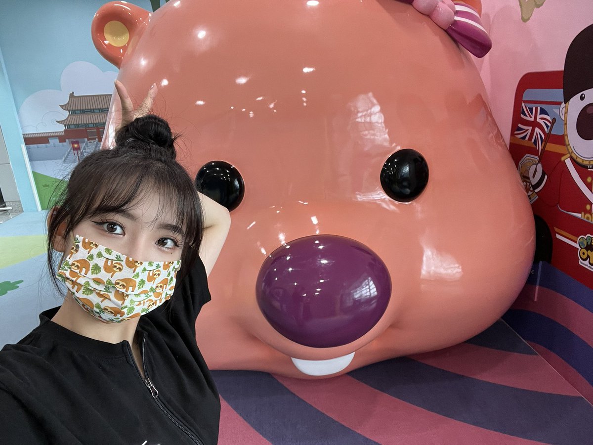 PF_Official_X's tweet image. [#핑크판타지_아랑]

지금은 공항에서 뽀로로 구경중
일본 잘 다녀올게요🥰✌🏻

#아랑 #ARANG #アラン 
#핑크판타지 #PINKFANTASY 
#ピンクファンタジー