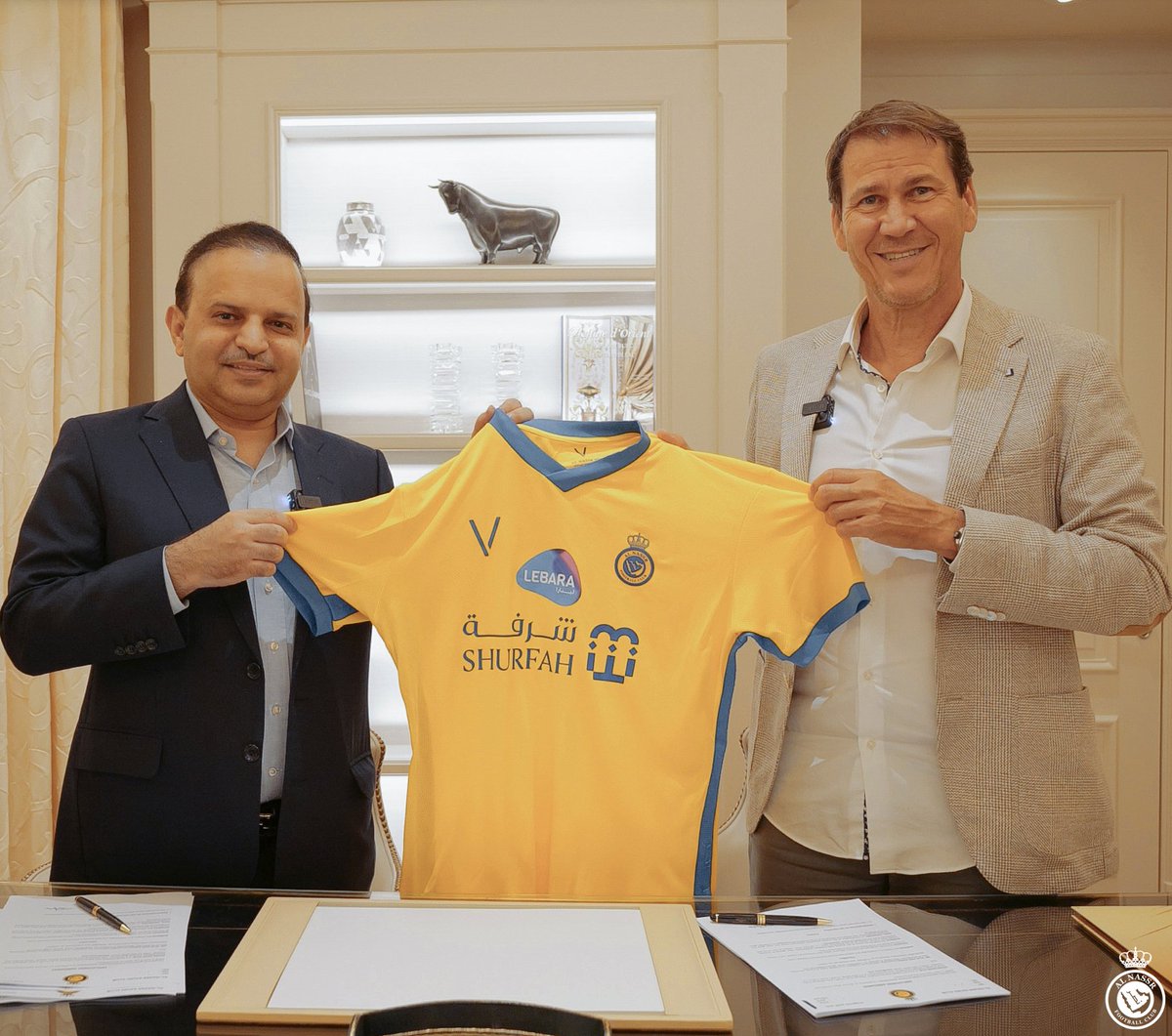 رسميًا ✅
وقع رئيس مجلس إدارة نادي ⁧#النصر⁩ الأستاذ مسلي آل معمر عقداً مع المدرب الفرنسي رودي جارسيا لتدريب الفريق الأول لكرة القدم.
متمنين له التوفيق مع #العالمي .
#جارسيا_نصراوي 💛
