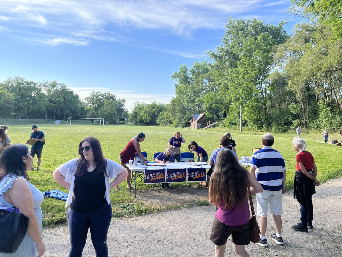EliNSavit's tweet photo. If you haven’t signed the @mireprofreedom petition yet and are in the area, come by Frog Island Park NOW (until about 8:30) to sign! https://t.co/YMcaR7nW0P