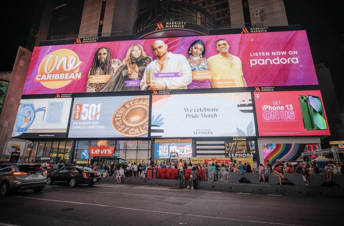 berenicebijou's tweet photo. FrenchEffect x StylesbyB  for MikaBen got featured on a pandora billboard in timesquare 🇭🇹🌎📸 https://t.co/351OZoYOhH