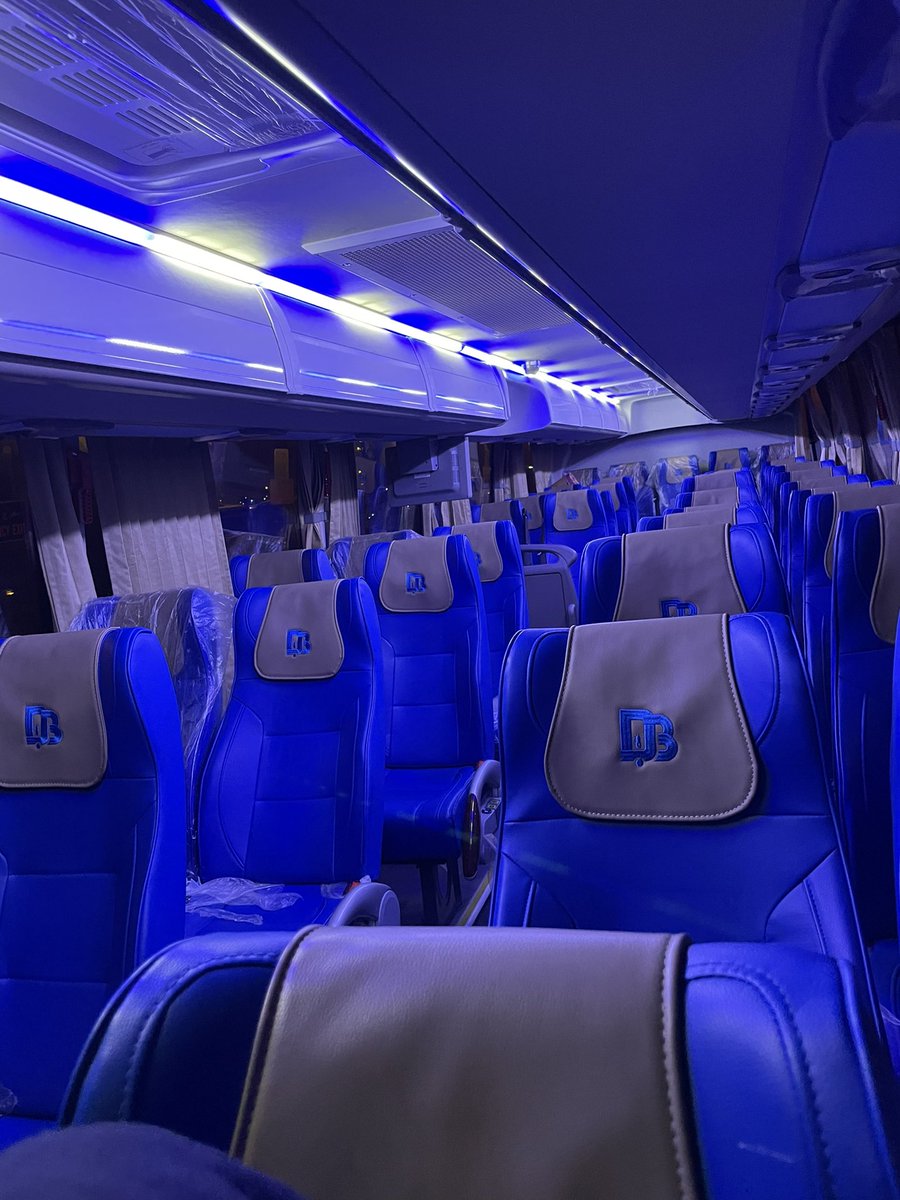 aliuk0786's tweet photo. @MoSajjad @Motawif_SA Alhamdulliah, we received all our luggages but just as a extra precaution we took two cabin luggage. We also got the whole coach to ourselves https://t.co/m5dwjmsujG
