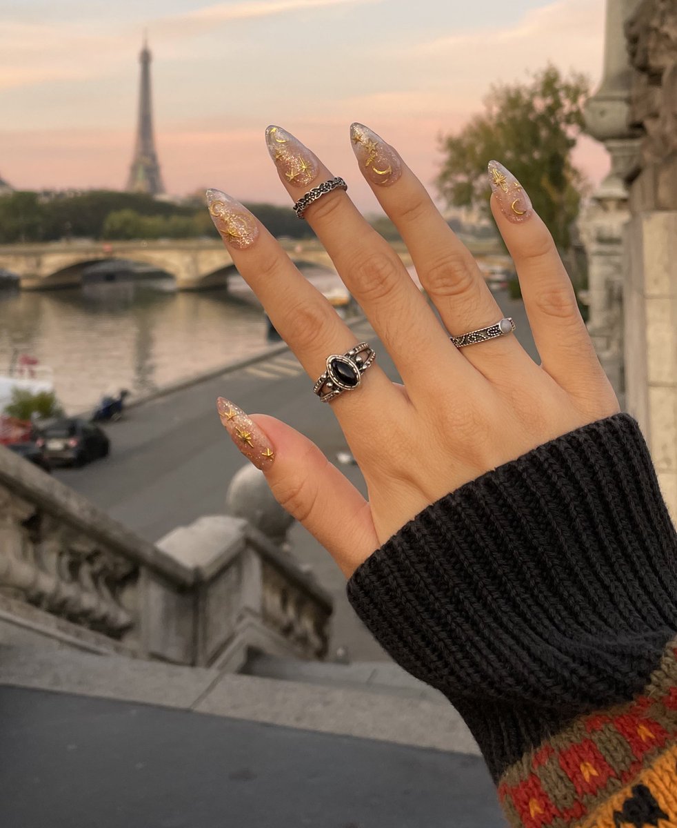 hi 🙋🏾‍♀️ i own an astrology and astronomy themed press on nail business based in NY! 

shop our handmade, reusable gel press on nails and receive a complimentary mini birth chart and placement analysis with your set. 

🔗: interplanetarycosmetics.com