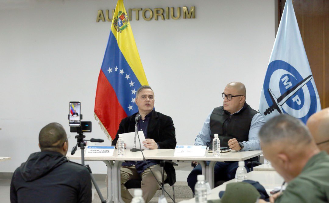 TarekWiliamSaab's tweet photo. #HOY en el @MinpublicoVEN realizamos mesa de #trabajo con nuestro equipo y el del Ministro de Pesca @Jcloyo : donde #acordamos formar #fiscales y dictar charlas en esta materia, llevar a las regiones las mesas de trabajo y atender la problemática de los pescadores, etc. https://t.co/N2KlbpCgza