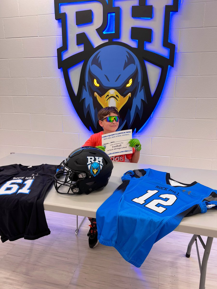 HolaChurchLady's tweet photo. Cameron signed as a future @RockHillFB1 player in his future Walnut Grove colors. 🤪 #GoRED lol #weareprosper #wereone https://t.co/vHduHerJoJ