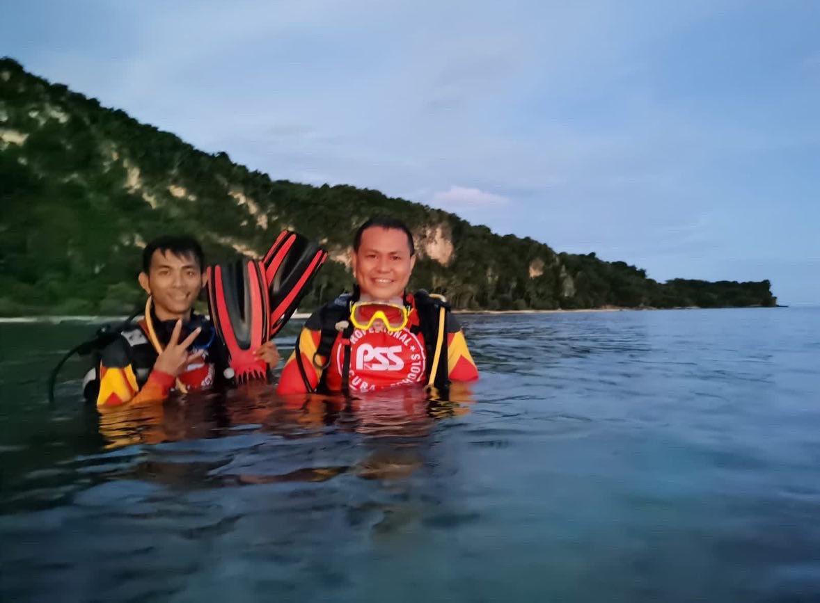 globaldive_id's tweet photo. Yuuk berSCUBA Diving disini di Biluhu Timur Gorontalo, Abis itu bersantai Di Pantai….
Menyenangkan,
Bersantai…menikmati Udara sehat dan Pantai Indah, dan reset kepenatan,
.
Oh kalau belum memiliki Sertifikat Scuba Diving bisa Kursus OnLine &amp; Praktek lanjut Ujian
@globaldive_id https://t.co/abmeAsJKeT