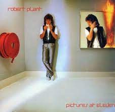 NoClass_Radio's tweet photo. 28 de julio de 1982. Se publica el álbum llamado ''Pictures at Eleven''. Es al disco debut del cantante británico Robert Plant. #RobertPlant #PicturesatEleven https://t.co/8RgQwghvRJ