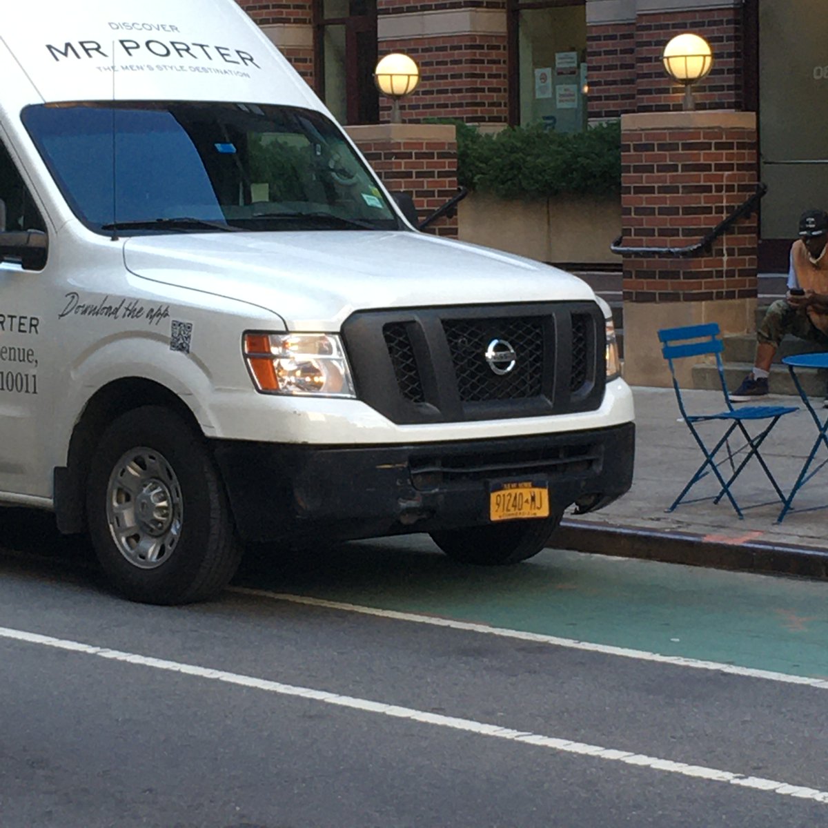 automax4's tweet photo. @MRPORTERLIVE You OK with employees parking in bike lanes? https://t.co/vHEOrSP0P2