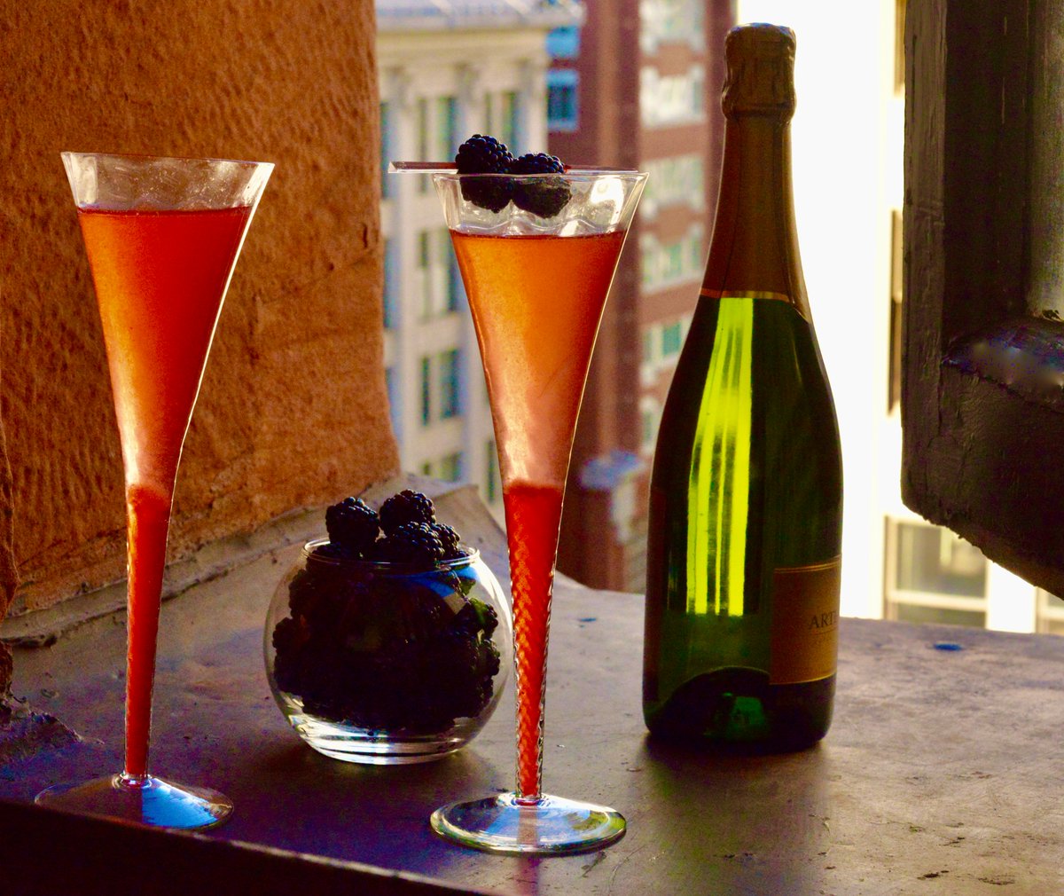 "I only drink Champagne when in love and when not." ~Christian Pol Roger
twistonit.com/post/blackberr…