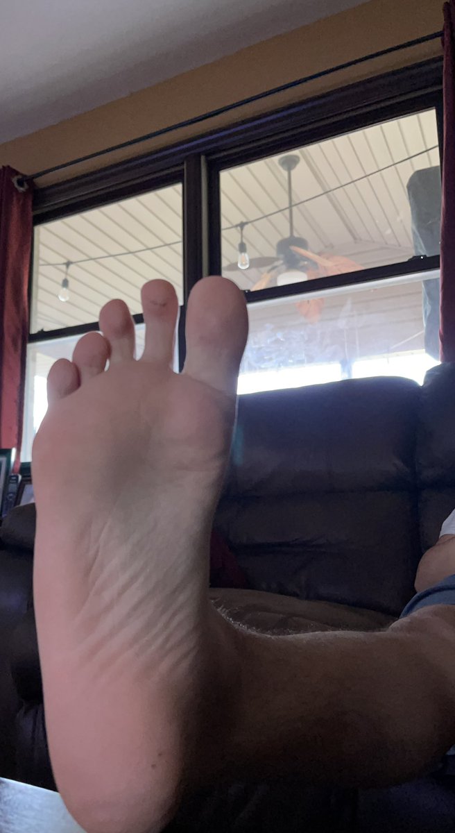 MasterRyan_'s tweet image. Just walked the dog with no shoes, who’s sniffing? #cashfag #cashslave #paypig #findom #AlphasAndFags #cashpig #cashfaggot #cashmaster #fag #walletdrain #feet #findomdrains #fagATM