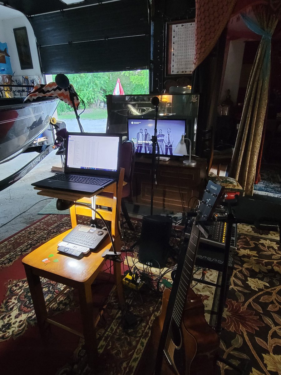 Boho_Studio's tweet photo. Practicing tonight #BohoStudio βοΈπΆπΆπΈ https://t.co/C2QPC92sTY