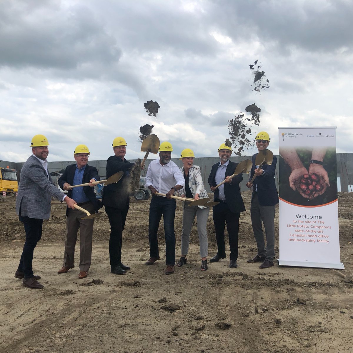 LittlePotatoCo's tweet image. Today we broke ground at the soon-to-be new home of The Little Potato Company's state-of-the-art Canadian head office and packaging facility.