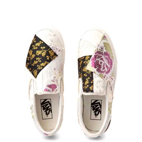 Phestanie73's tweet photo. So good I had to share! Check out all the items I'm loving on @Poshmarkapp #poshmark #fashion #style #shopmycloset #circusbysamedelman #vans #urbanoutfitters: https://t.co/W0JMV5TV0b https://t.co/1TYMW9kRqt