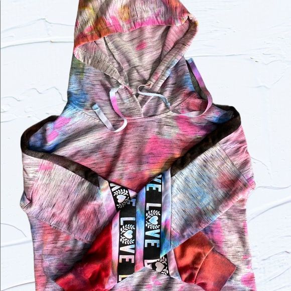 So good I had to share! Check out all the items I'm loving on <a href="/Poshmarkapp/">Poshmark</a> from <a href="/KristiGiff26/">PeanutButterIsLife29</a> <a href="/HardinaFatima1/">Fatima Almeida</a> #poshmark #fashion #style #shopmycloset #incinternationalconcepts #betseyjohnson #noboundaries: posh.mk/Z6USzJS0erb