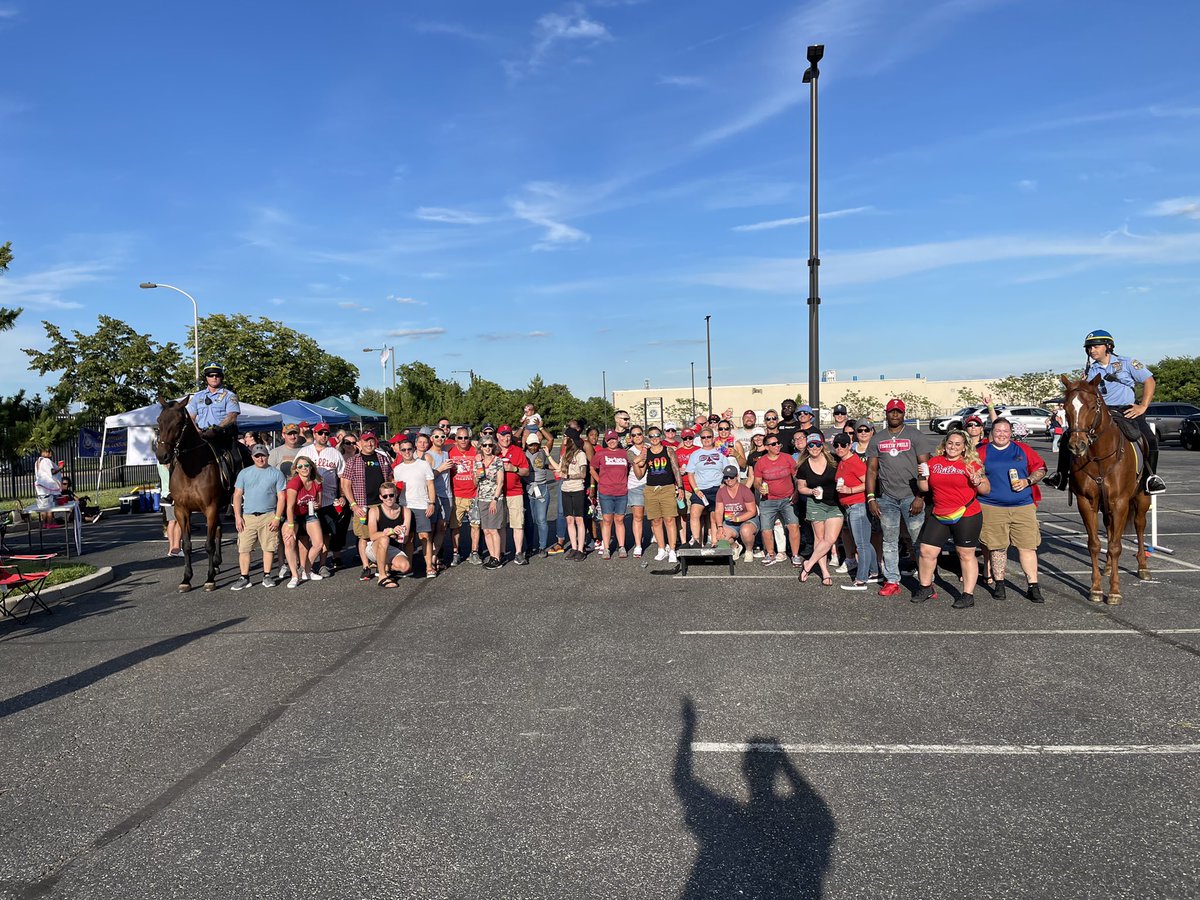 PPDMountedUnit's tweet photo. Philly Mounted on Patrol at the Philadelphia Phillies Pride night with (GOAL) Greater Philly Gay Officers Action League. https://t.co/oblbOIzr89