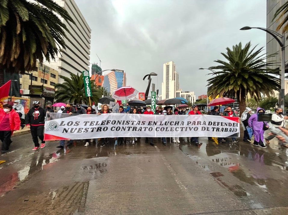 STRMnoticias's tweet photo. Hoy las y los @Telefonistas, realizamos una marcha mitin en toda la República Mexicana como parte de las acciones en defensa de nuestros derechos, encabezada por el Co. @HernandezJuarez 

#EnDefensaDelCCT #HuelgaEnTelmex #FuerzaSTRM #OrgullosamenteTelefonista #PorAmorAMéxico https://t.co/XiPkDSQo1i