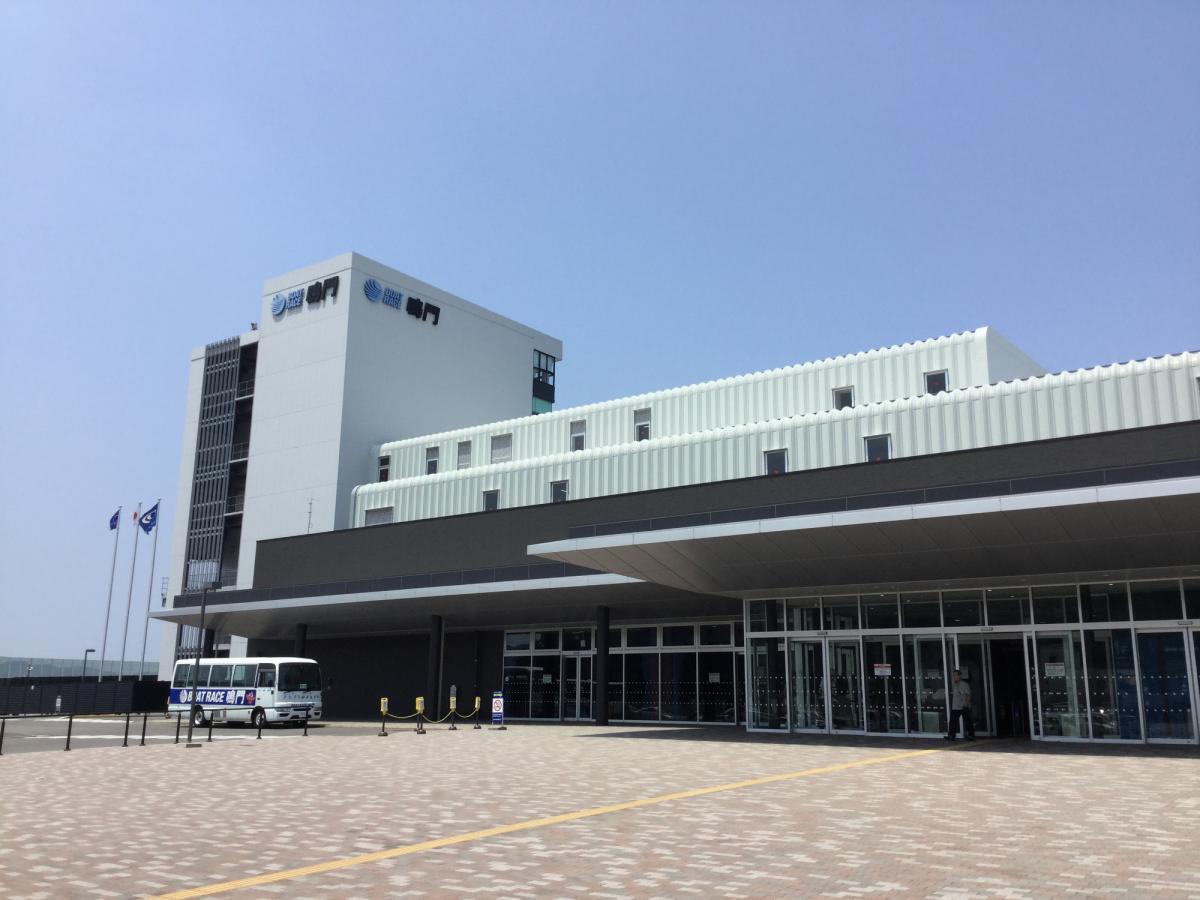 race_map's tweet photo. ◆ボートレース鳴門
＜口コミ紹介＞
マスコットキャラクターは鯛をモチーフにした「なるちゃん」です。
オーシャンカップとグランドチャンピオンが開催されたことがあり、主要開催競走はGⅠの「大渦大賞」があります。
https://t.co/prTdlqo5Ky
#レースマップ #ホームメイトリサーチ https://t.co/MHoWvExr6n