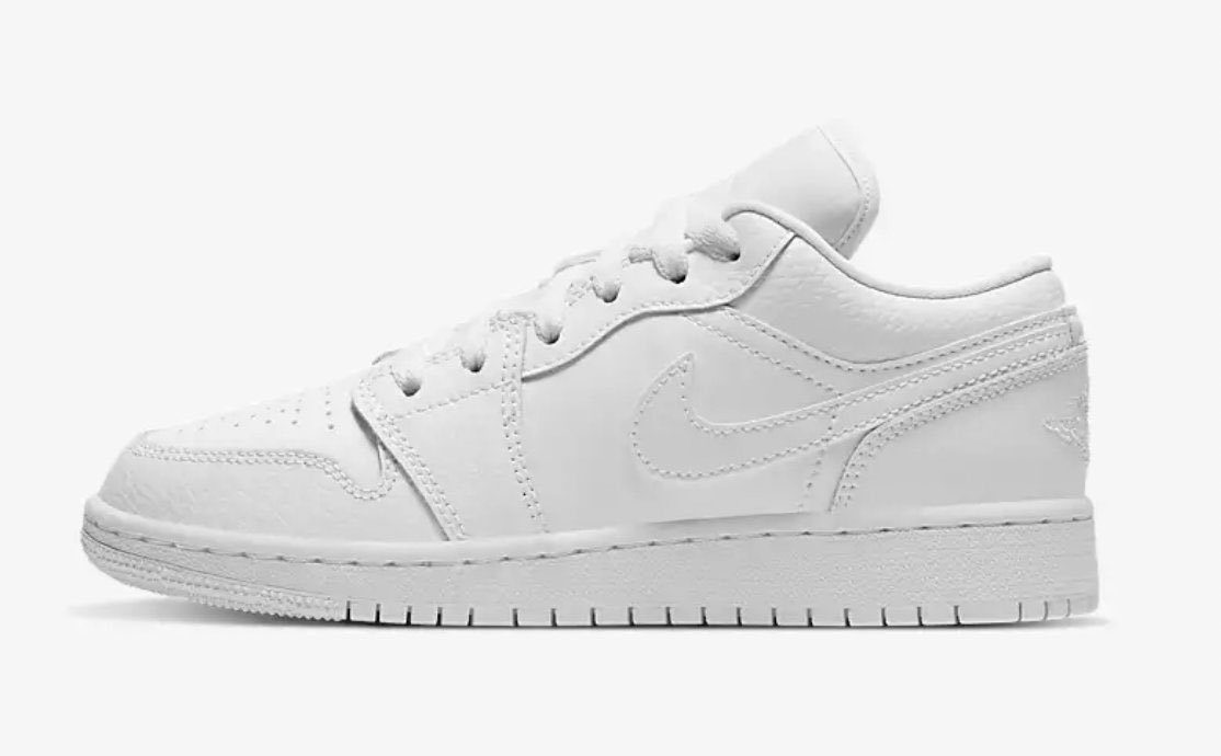SOLELINKS's tweet image. Ad: Few sizes available
GS Air Jordan 1 Low &apos;White&apos;
=&amp;gt; bit.ly/3I1LTFe
