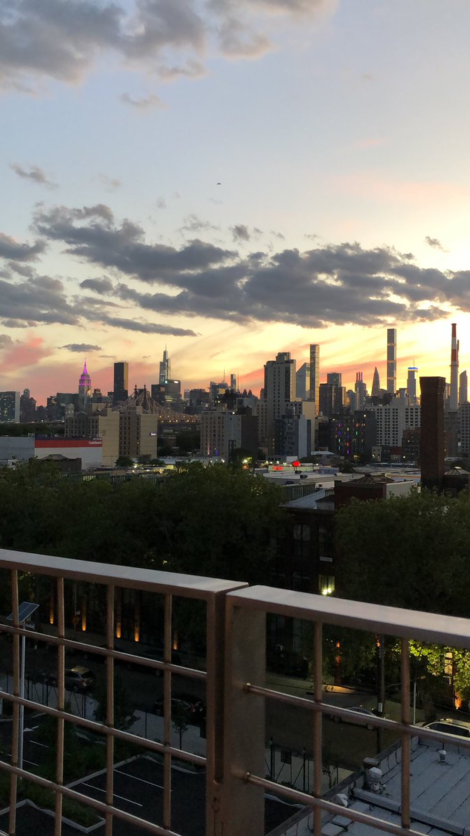 Kristen_lynet's tweet photo. Bitter Sweet Life. 💔
#NewYorkSkies
#Sunset https://t.co/GCKoZWaRNb