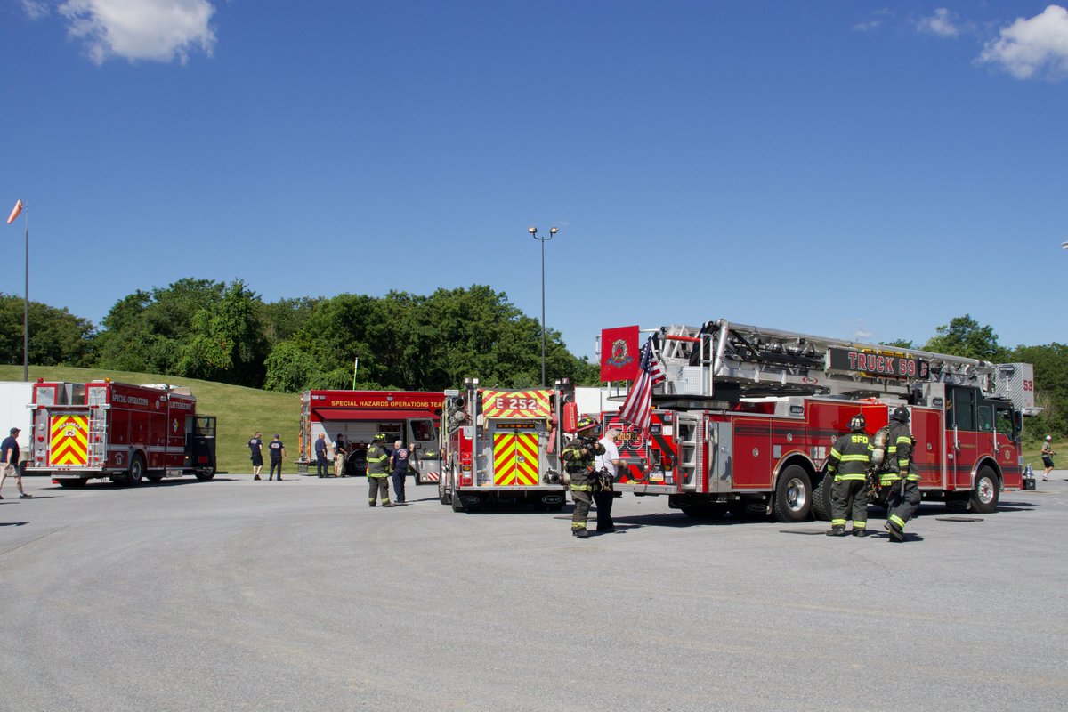 ShipFire's tweet photo. #SFDtraining Thanks to everyone who participated in today's haz mat drill with Schreiber Foods, including @ccpa_net_dps911 and @Emrgncy_Svc28. A beneficial morning for both Schreiber employees and our first responders. https://t.co/dyN0yk9JQs