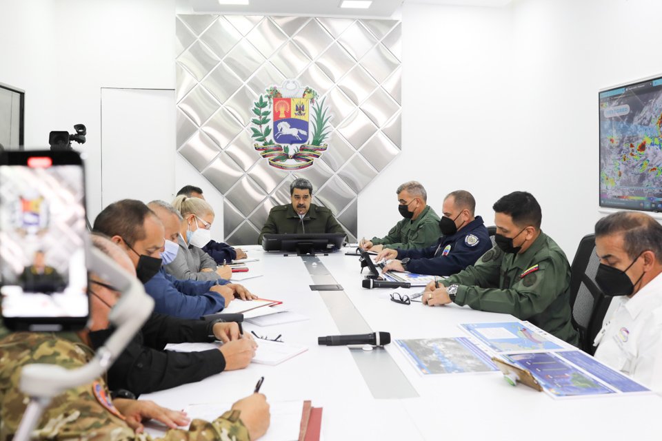 #Ahora Pdte.<a href="/NicolasMaduro/">Nicolás Maduro</a>: Suspendidas las clases en todo el territorio nacional

#28jun