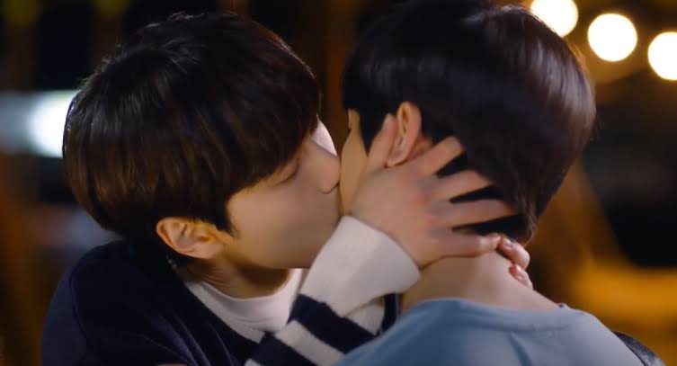 hubboyslove's tweet photo. 💥 ELES FORAM O MOMENTO! HOJE COMPLETA UM ANO DE #LIGHTONME!

O BL Coreano que conseguiu dividir o fandom em DOIS serviu uma produção impecável e um elenco de milhões, conquistando muitos e fazendo HISTÓRIA com um dildo! https://t.co/wCVisuIVmu