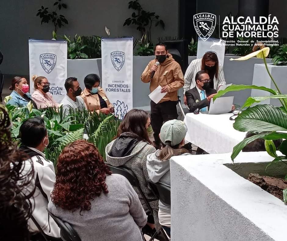 CuajimalpaDGSRN's tweet photo. En  el Foro "Los Árboles seres vivos que nos dan vida" en donde diversos especialistas abordaron temas como la importancia de los bosques, los problemas que enfrentan, plagas y enfermedades de árboles urbanos, la Norma Ambiental para podas, derribos y trasplantes @AdrianRubalcava https://t.co/mQeoJAMOy0