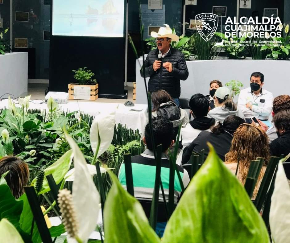CuajimalpaDGSRN's tweet photo. En  el Foro "Los Árboles seres vivos que nos dan vida" en donde diversos especialistas abordaron temas como la importancia de los bosques, los problemas que enfrentan, plagas y enfermedades de árboles urbanos, la Norma Ambiental para podas, derribos y trasplantes @AdrianRubalcava https://t.co/mQeoJAMOy0