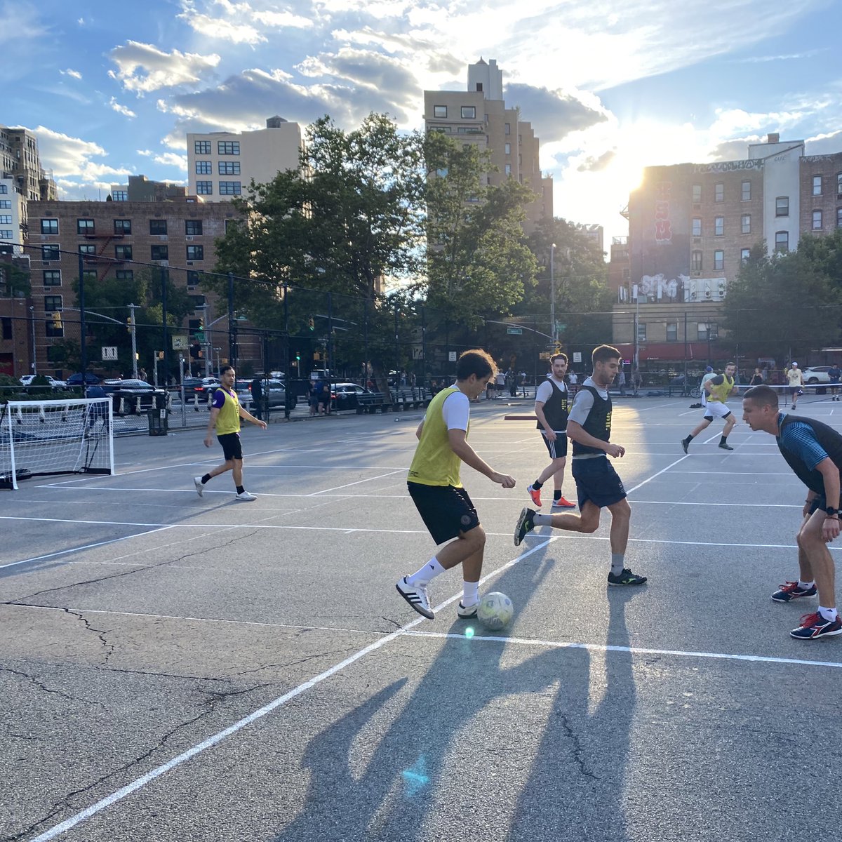 ♥️ NY

Pickup ⚽️ with <a href="/StreetFC/">Street FC</a> 

Check them out in your city: StreetFC.city