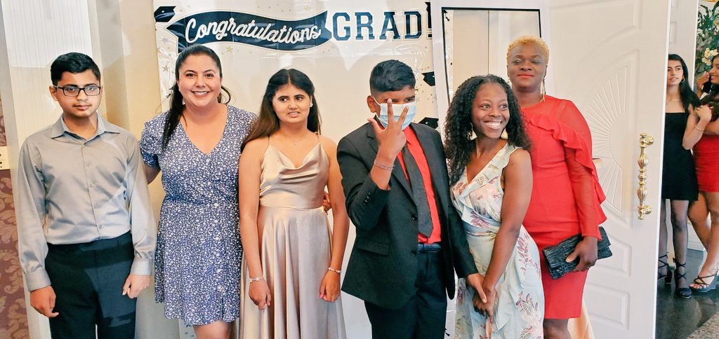 Ms_Manalis's tweet image. Class of 2022! So honored to be able to celebrate with our Grade 8 students. Congratulations! @BerylFordPS @PeelSchools @MsMcLaren10 #Classof2022 #graduation #communityclass