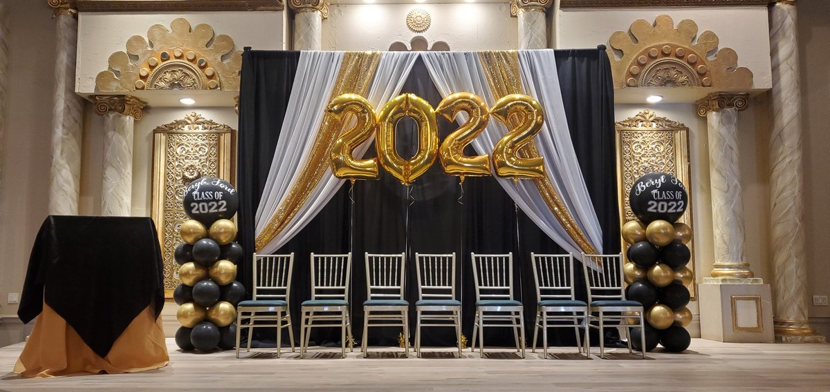Ms_Manalis's tweet image. Class of 2022! So honored to be able to celebrate with our Grade 8 students. Congratulations! @BerylFordPS @PeelSchools @MsMcLaren10 #Classof2022 #graduation #communityclass