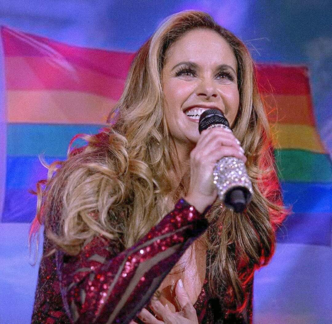 Otra perfecta manera de celebrar este día es con las canciones de esta mujer perfecta @LuceroMexico ¡Gracias por darnos luz a tantos millones de seguidores de tu música y de tu talento! #Pride #OrgulloLGBT🏳️‍🌈 #DíaDelOrgullo🇲🇽