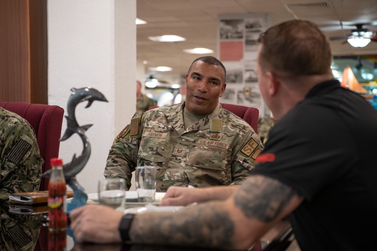 JointBasePHH's tweet image. 28June2022
In 2011, Marine Sergeant Dakota Meyer was awarded the Medal of Honor for his heroics during the War of Afghanistan.
Today he visited JBPHH Airmen &amp;amp; Sailors to hear their story and talk about his experience in the Marine Corps. 
#MOHRecipient 

📷 SSgt Jacob Thompsom