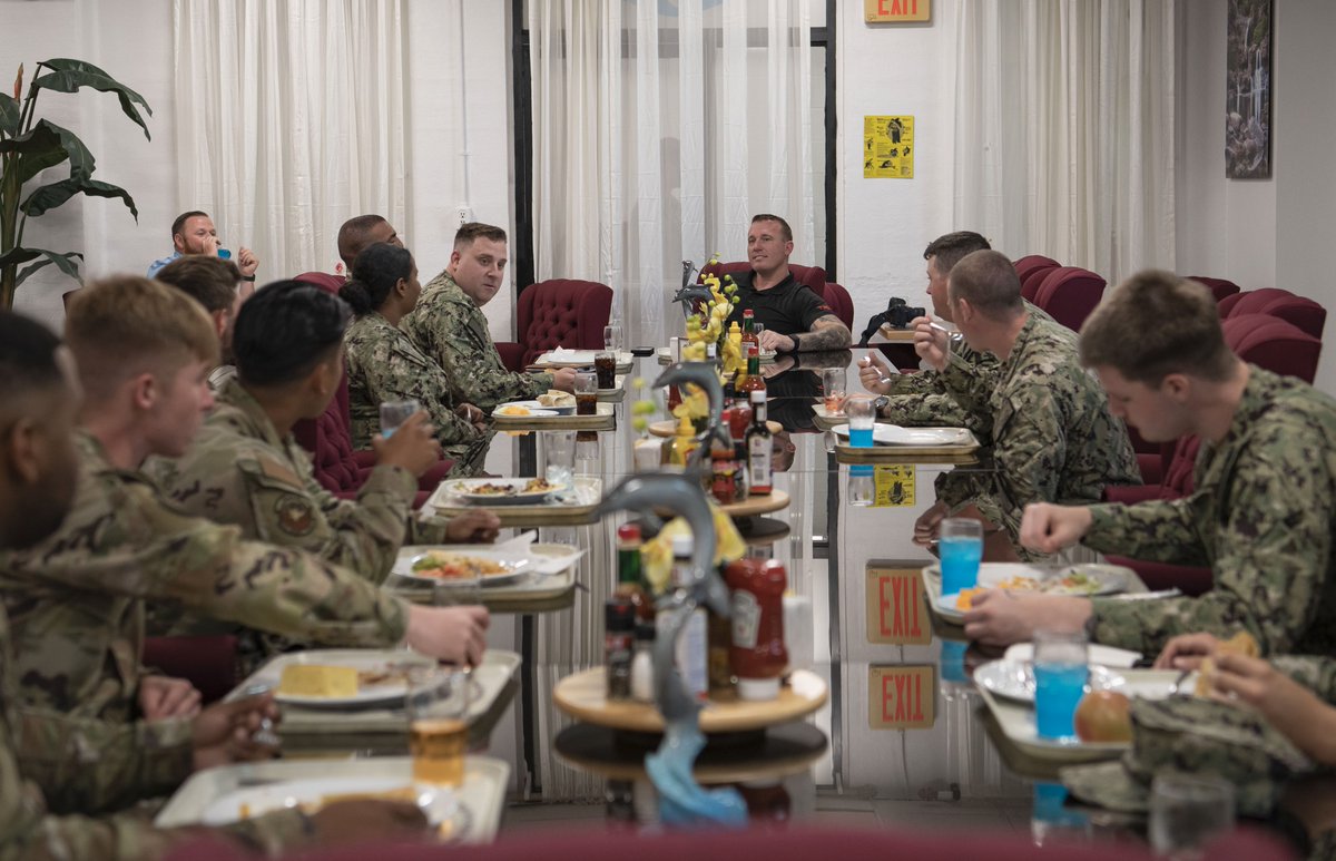 JointBasePHH's tweet image. 28June2022
In 2011, Marine Sergeant Dakota Meyer was awarded the Medal of Honor for his heroics during the War of Afghanistan.
Today he visited JBPHH Airmen &amp;amp; Sailors to hear their story and talk about his experience in the Marine Corps. 
#MOHRecipient 

📷 SSgt Jacob Thompsom