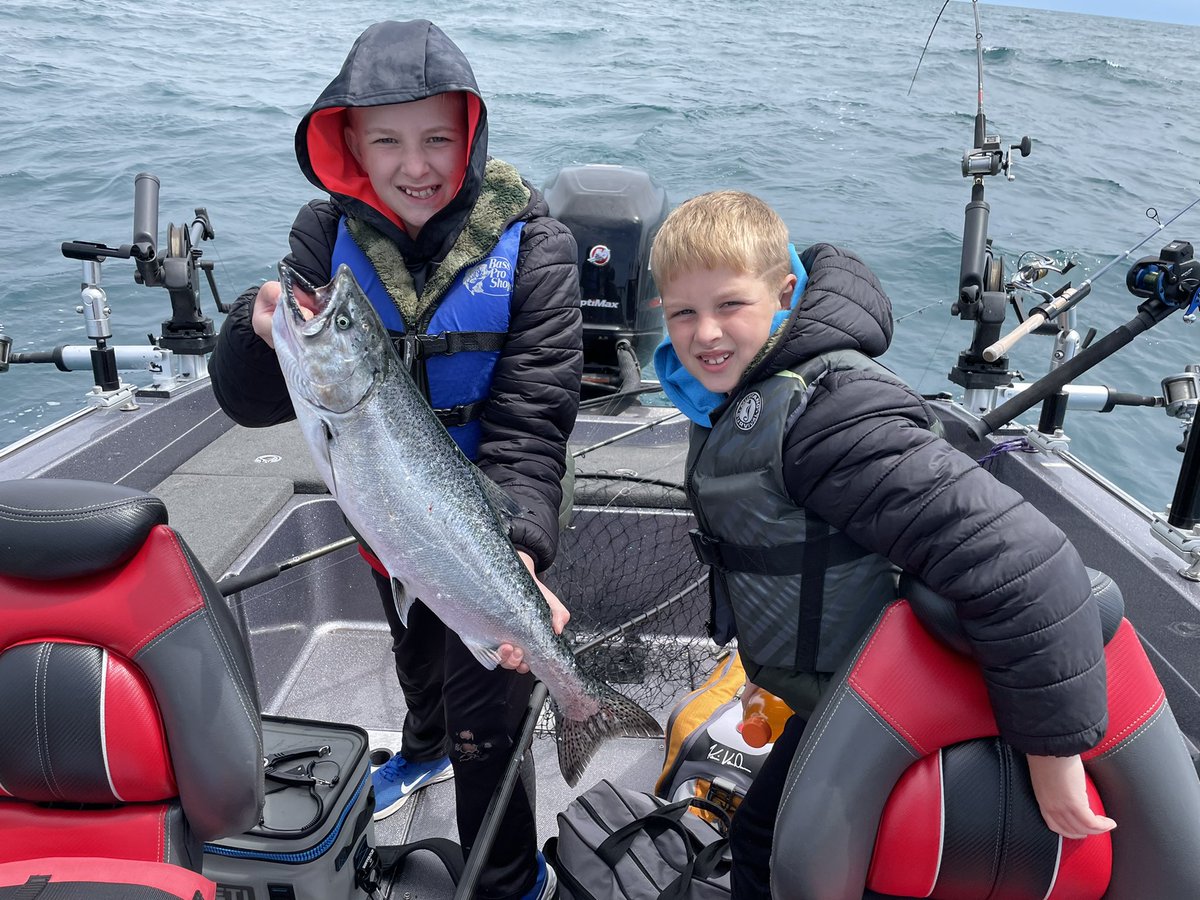 ST_Angler's tweet image. The big schools of coho had moved through before we were able to try and get in on the action, but we did find a few - and this bonus spring king.