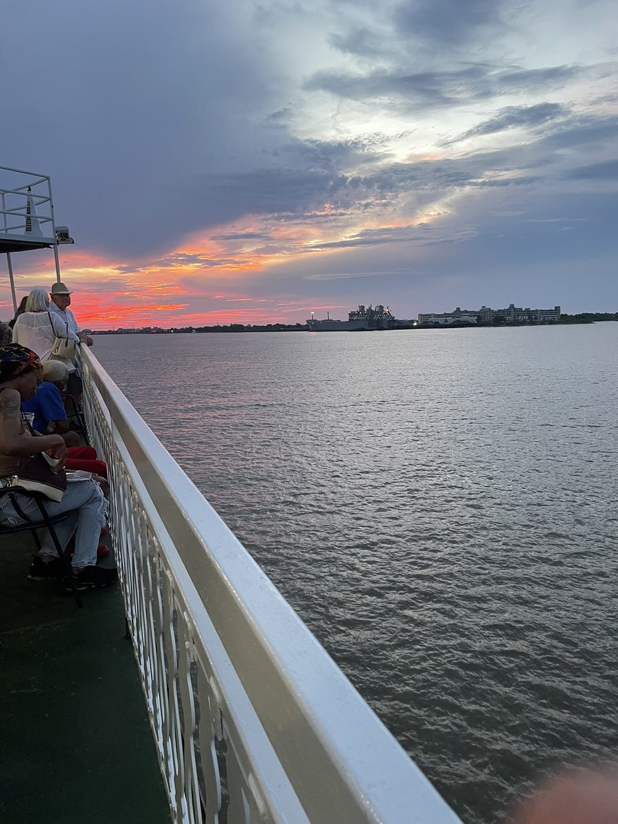 HahnTeaching1st's tweet photo. Let’s Go Cruisin’ on the Mississippi River! @mrs_smith1012 @HLeeFritz #kokomowildkats https://t.co/dbJZ4bcbfZ
