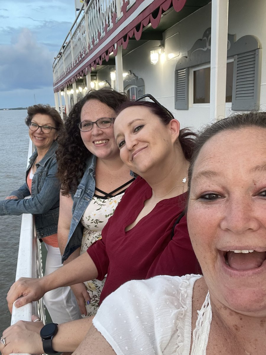 HahnTeaching1st's tweet photo. Let’s Go Cruisin’ on the Mississippi River! @mrs_smith1012 @HLeeFritz #kokomowildkats https://t.co/dbJZ4bcbfZ