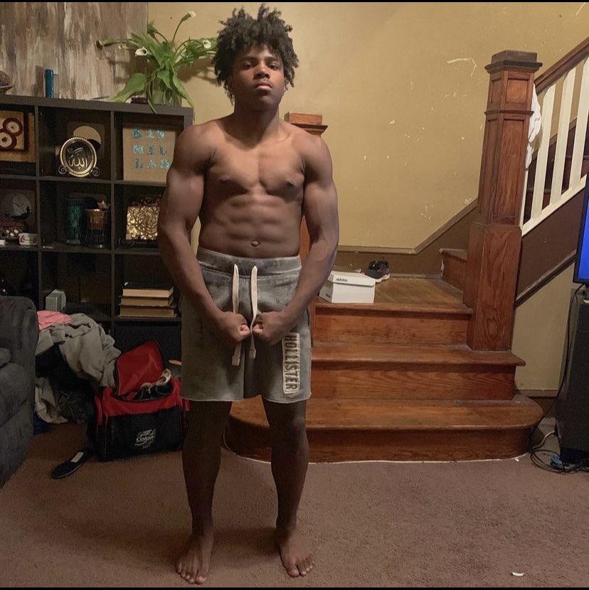 lowstro24's tweet image. 5th grade 9th grade and last year .... this year clocking in at 215 🧱 solid yoga twice a week God Willing I will be READY! #Chipchasing 🧗🏾‍♂️@Tartans_FB