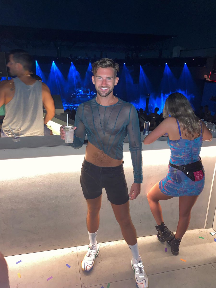 Dylan_Weber's tweet image. I was living for this crop top