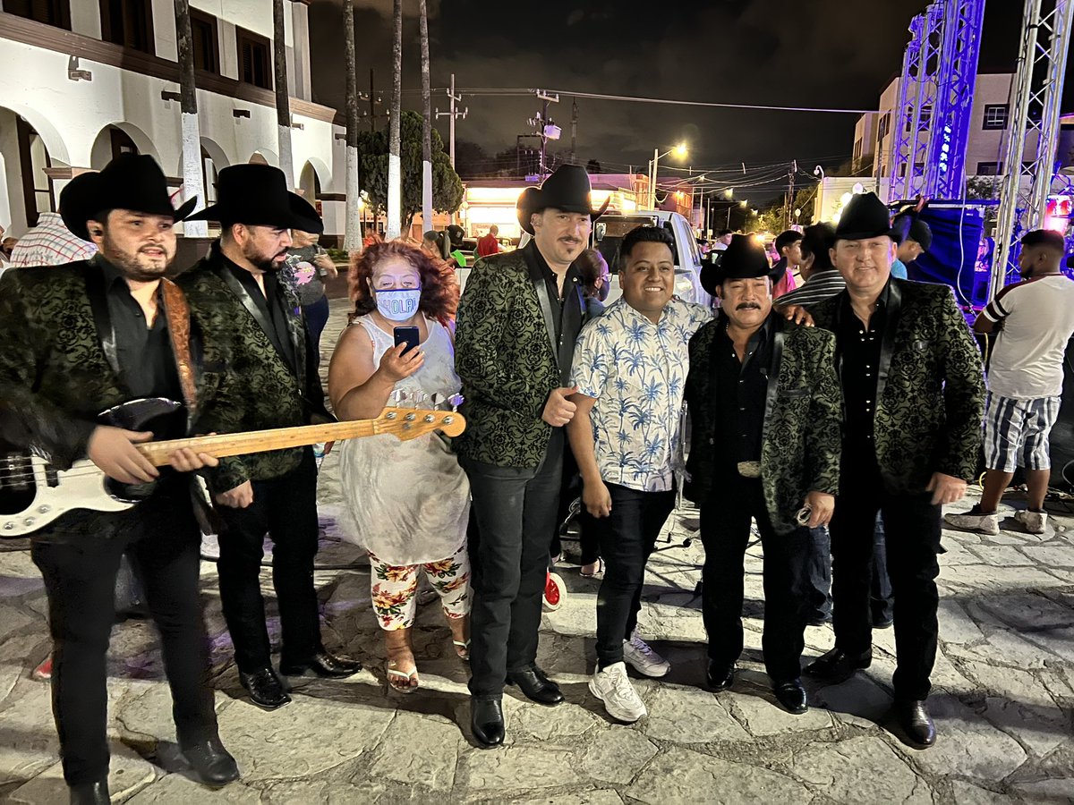 LaKeBuenaMTY's tweet photo. Se puso #ConPadre el domingo en #Escobedo @gob_Escobedo con #ReynaldoGonzalez y sus Pajarillos, #GrupoERRE #AngelRamos #ElShowDeLosAlbañiles @lizbriones @zorrofresa https://t.co/3zRGRs2zr9