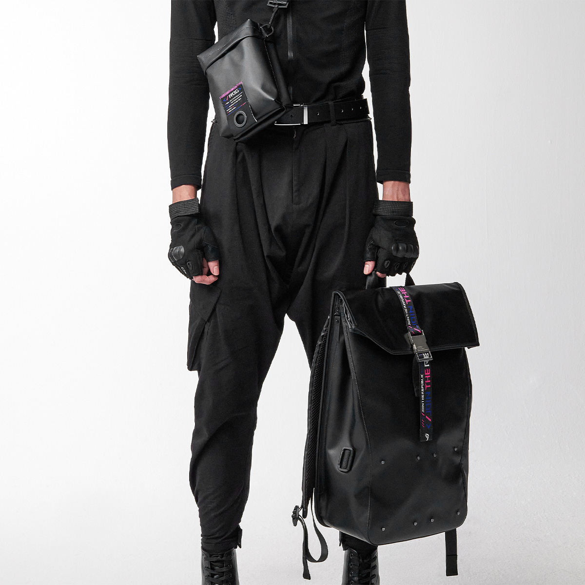 Set out for your next big city trip with the #ROGSLASH Backpack!

With 19.4L of cargo capacity hidden inside a stealthy design, you can accommodate a full-size 17” laptop with room to spare.